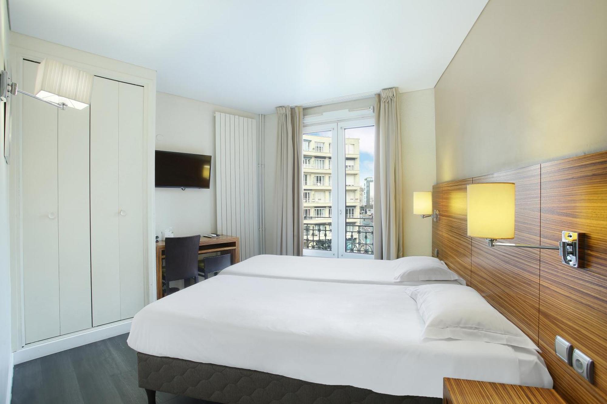 กาเบรียล Hotel อิซซีเลมูลิโนต์ ภายนอก รูปภาพ